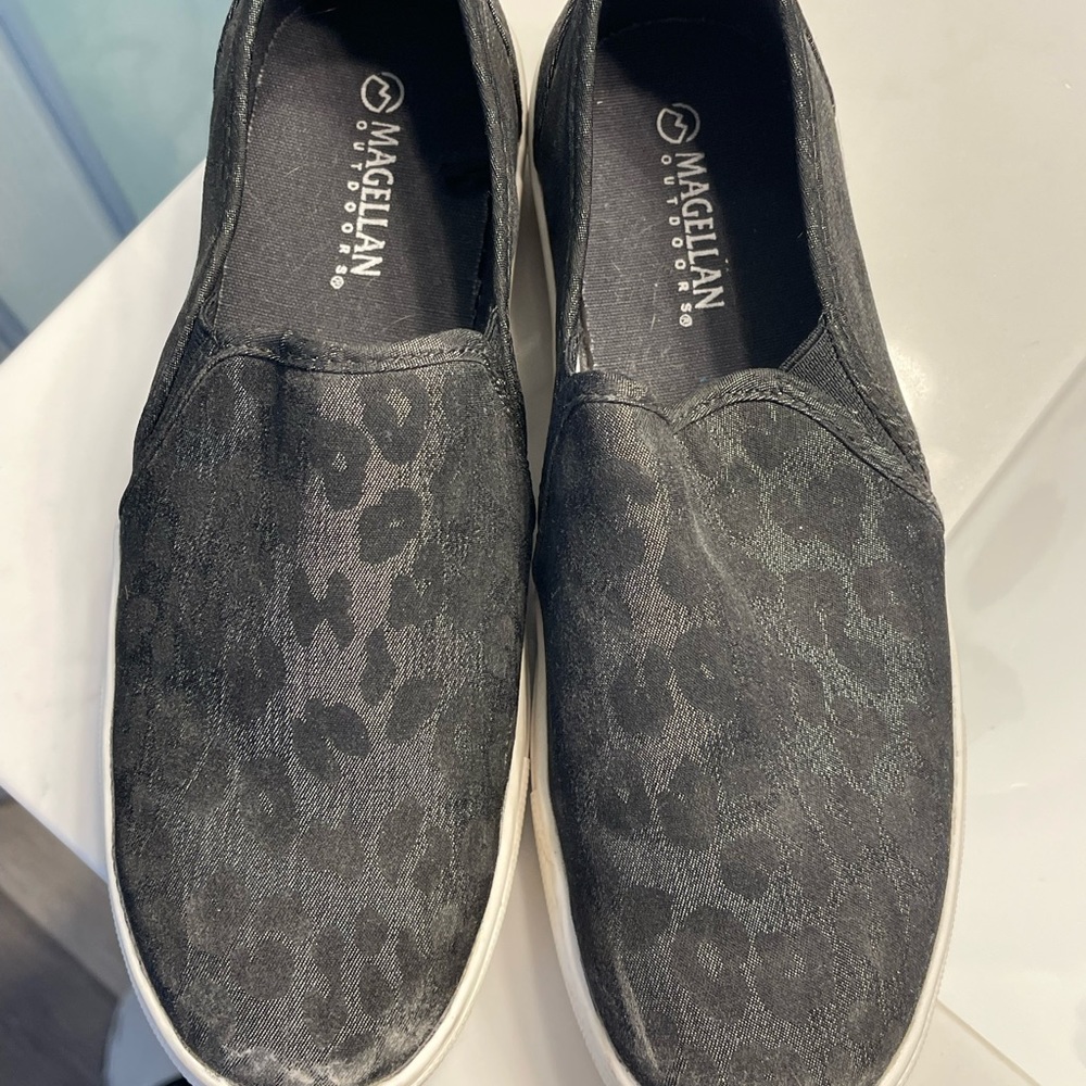 Black leopard sneakers